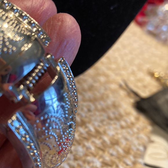 Elegant Silver Bangle Bracelet - Picture 3 of 6